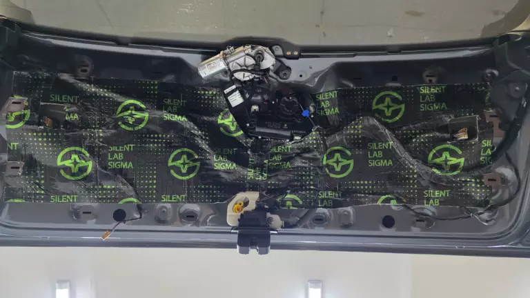 Шумоизоляция дверей Audi Q7-6