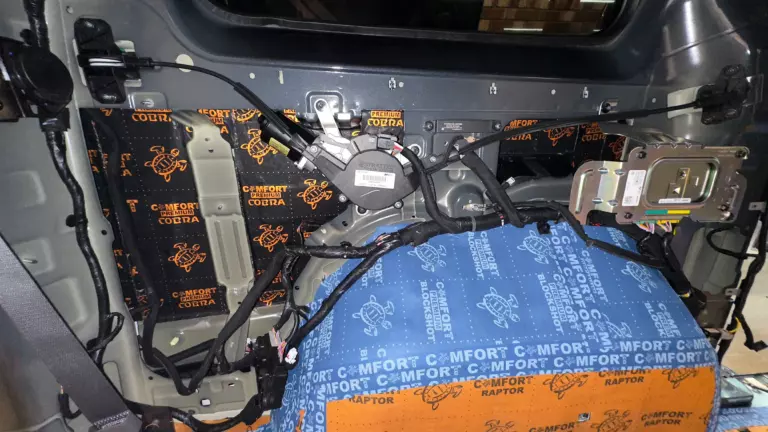 Шумоизоляция багажника Hyundai Staria-4