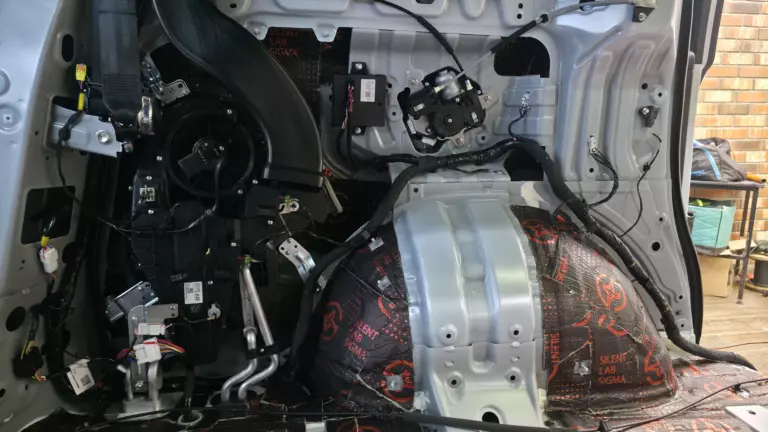 Шумоизоляция багажника Gac m8-3