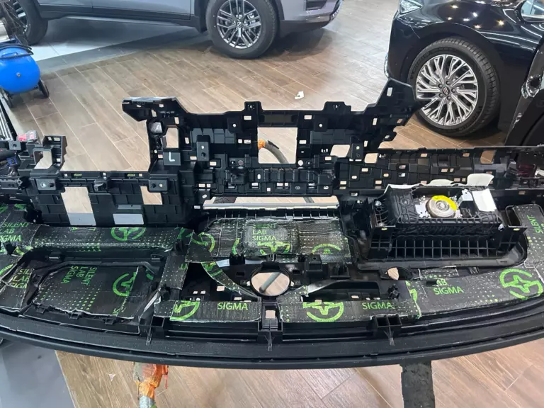 Шумоизоляция торпедо Hongqi H5 4